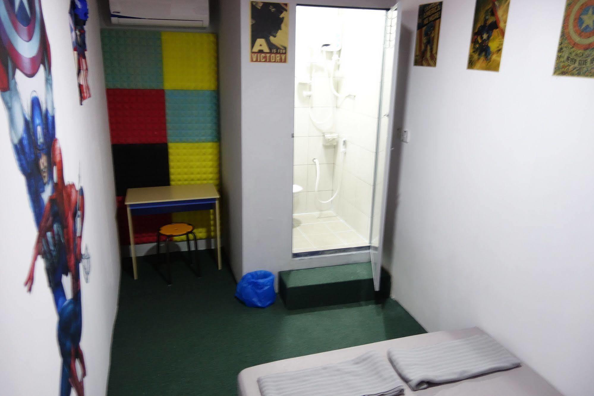 Hero Hostel Kuching Exterior foto