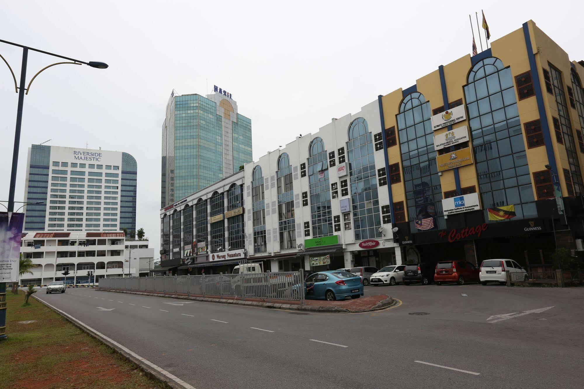 Hero Hostel Kuching Exterior foto
